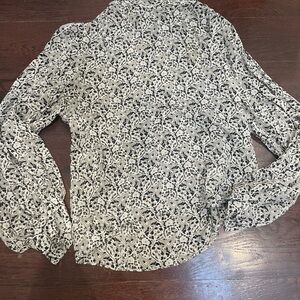 ⭐️Elegant Black and White Women's Top